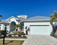 607 Pinckney Drive, Apollo Beach image