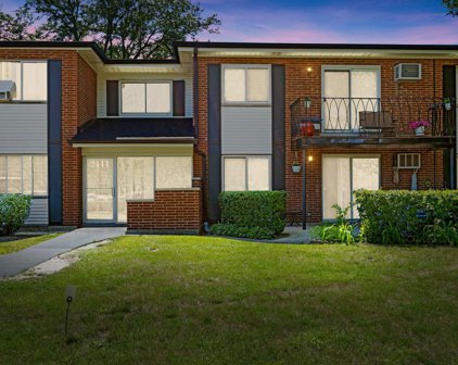 2411 E Brandenberry Court Unit #2M, Arlington Heights