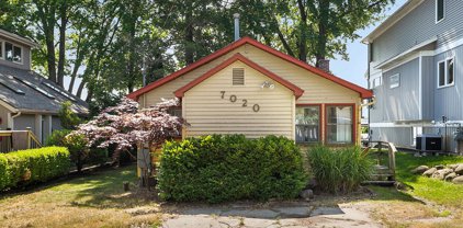 7020 Silver Lake Drive NE, Rockford