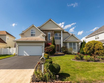 18 Peachtree, Holtsville