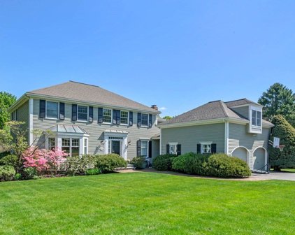 8 Riverside Drive, Marblehead