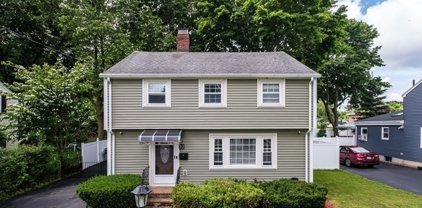 32 Tufts Rd, Winchester