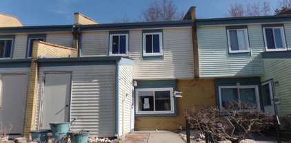17 Chatham Court Unit 122, Brick
