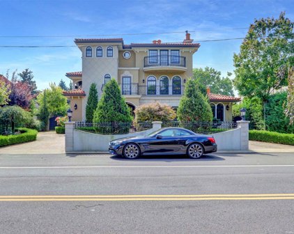 145-38 3rd Avenue, Whitestone