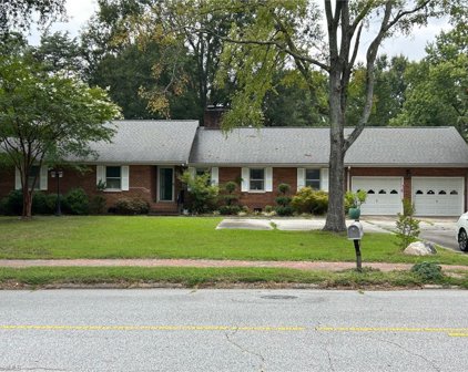 407 Guilford Road, Jamestown