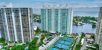 20201 E Country Club Dr Unit #PH2702, Aventura