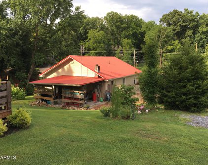 702 S Old Sevierville Pike Pike, Seymour