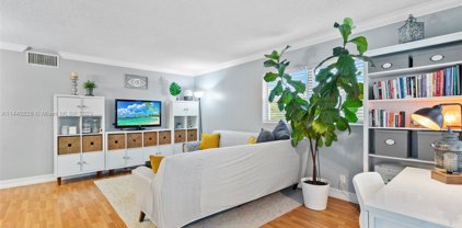 2008 Jackson St Unit #B10, Hollywood