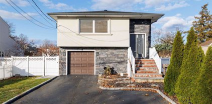 13 Columbus Avenue, West Babylon