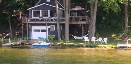 551 Lake Drive, Six Lakes