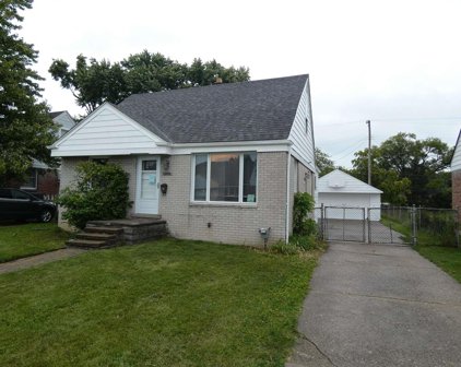 25254 Mackinac, Roseville
