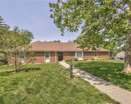 6300 Hodges Drive, Prairie Village