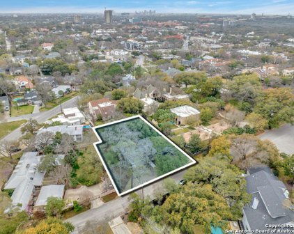 122 Bartlett Pl, San Antonio
