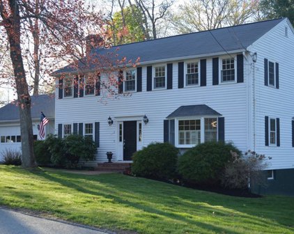 2 Macneill Dr, Southborough