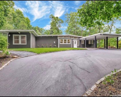 20 Woodland Drive, Smithtown