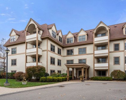 12 Russell Rd Unit 304, Wellesley