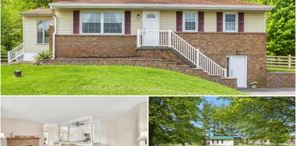 5759 Woodville Rd, Mount Airy
