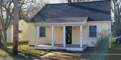 913 Central Ave, Cambridge