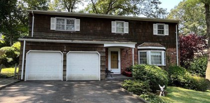 7 Dogwood Lane, Glen Head
