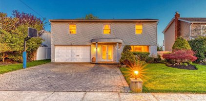 3410 Hewlett Avenue, Merrick