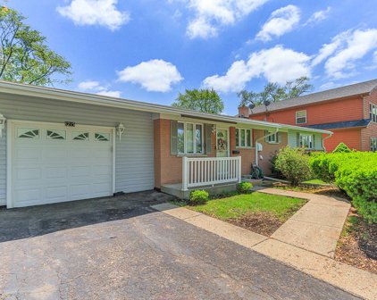 1215 N Wilke Road, Arlington Heights