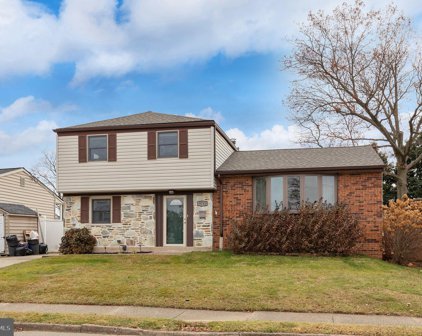 9733 Beacon Rd, Philadelphia