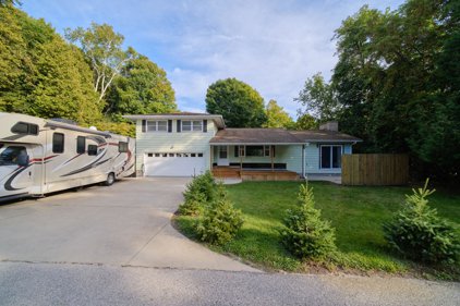 8359 2nd Avenue, Onekama