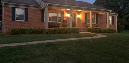221 Camden Dr, Madison Heights