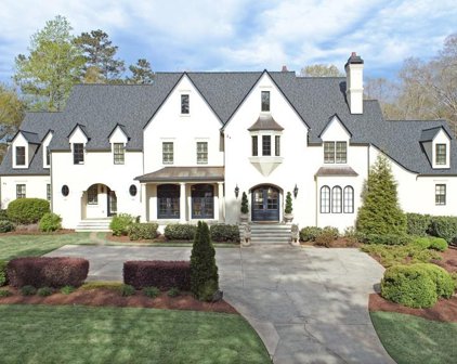 800 Hedgegate Court, Roswell