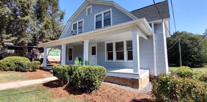 330 8th Ave Nw Drive, Hickory