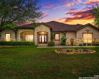 402 Shady Oak Dr, Bandera