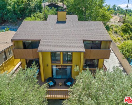 22300  Avenue San Luis, Woodland Hills