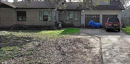 411 Southern Oaks Drive, Lake Jackson
