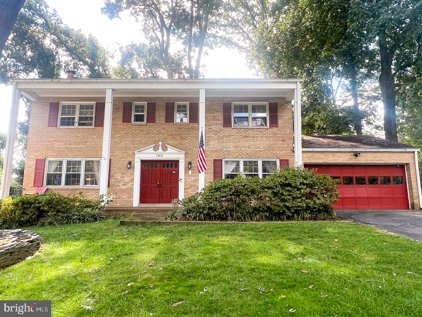 7819 Falstaff Rd, Mclean