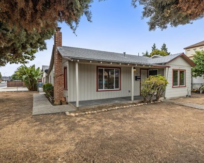 1090 Weeks ST, East Palo Alto