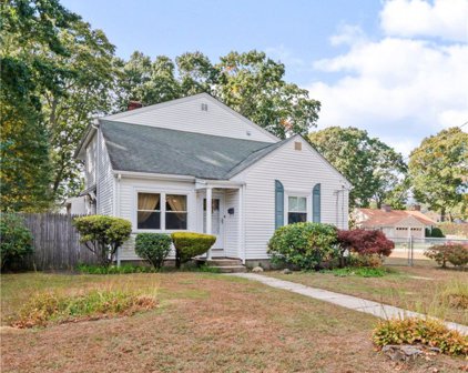 115 Riverside Drive, East Providence