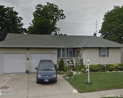 278 Nevada Street, Lindenhurst
