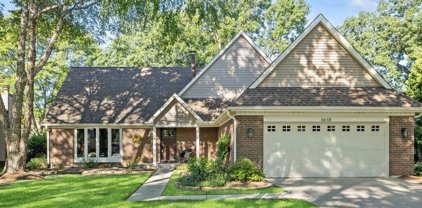 6618 Pinehurst Court, Lisle