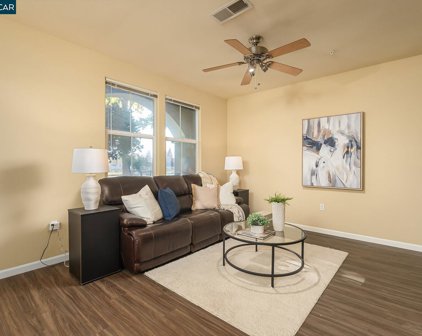 50 Regency Park Cir Unit 10107, Sacramento