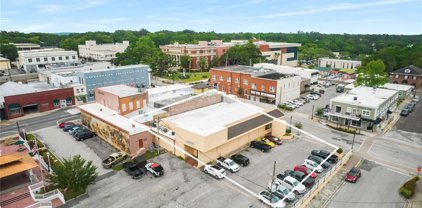 18 S Main Street, Brooksville