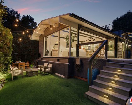 8515  Walnut Dr, Los Angeles