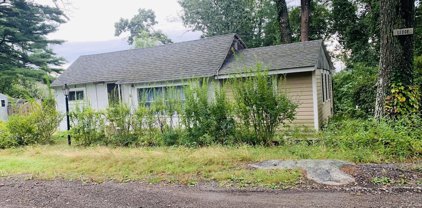 2 Ledge St., Lakeville