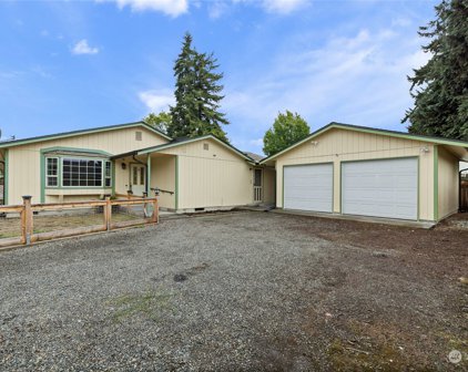 818 8th Avenue NW, Puyallup