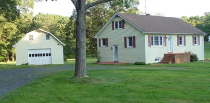 85 S Poes Rd, Amissville