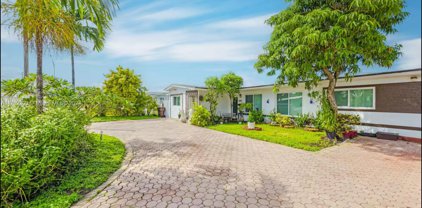 1585 W 56th Pl, Hialeah