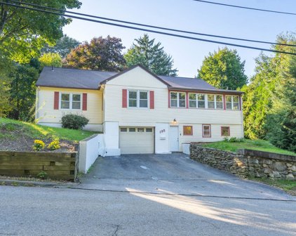 195 Quinapoxet Ln, Worcester