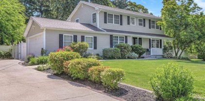 3 Captains Walk, E. Setauket