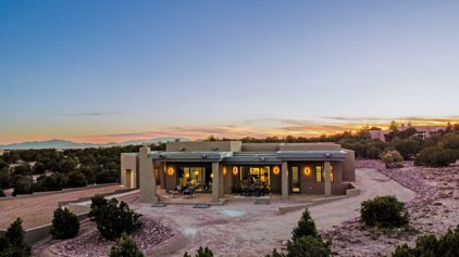 17 Arriba Circle, Santa Fe