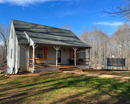 102 Dolphins Drive, Madison Heights