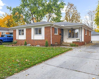 4507 HILLCREST, Royal Oak